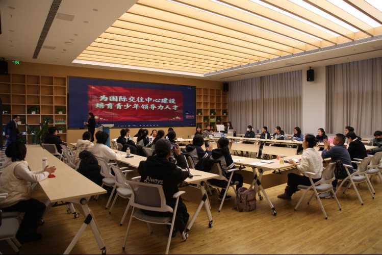 学生在课堂中学习SDG和国际议题框架