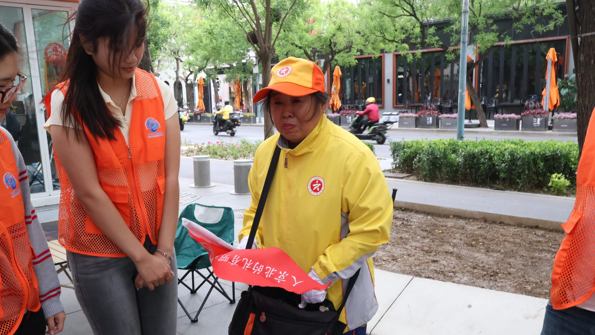 国际志愿服务小屋外摆服务
